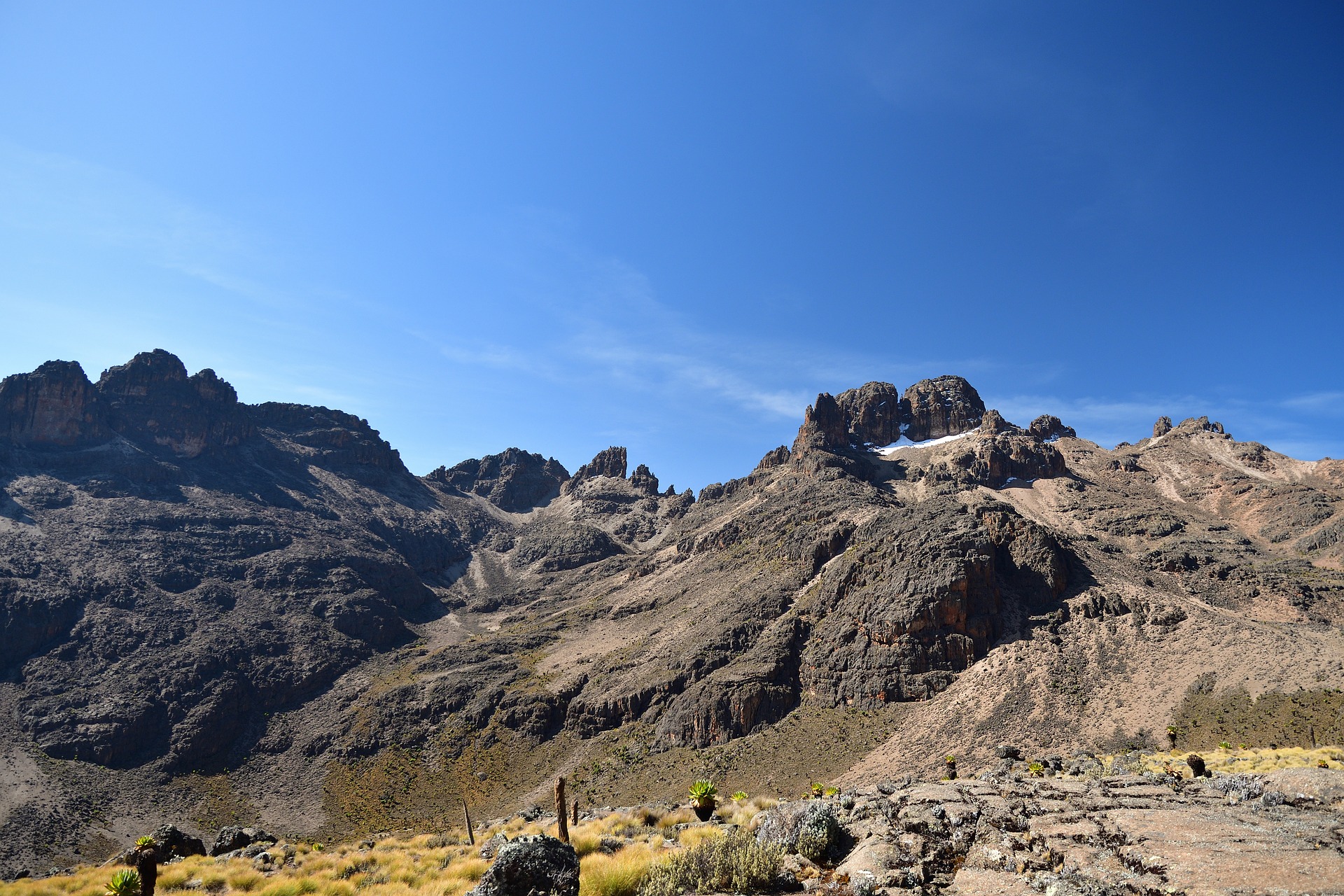 6 DAYS Mount Kenya Climbing: Sirimon – Down Chogoria Route
