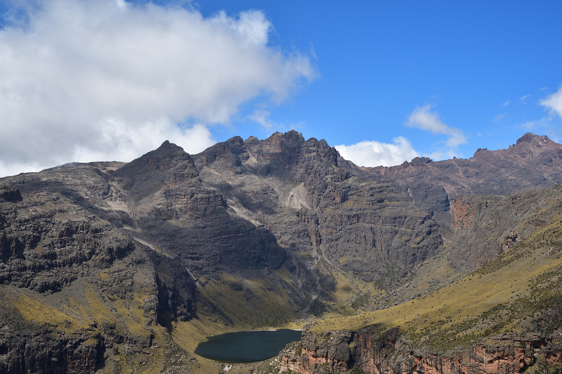 Mt Kenya Hiking Chogoria – Naro Moru Route (6 Days ) This 6-day